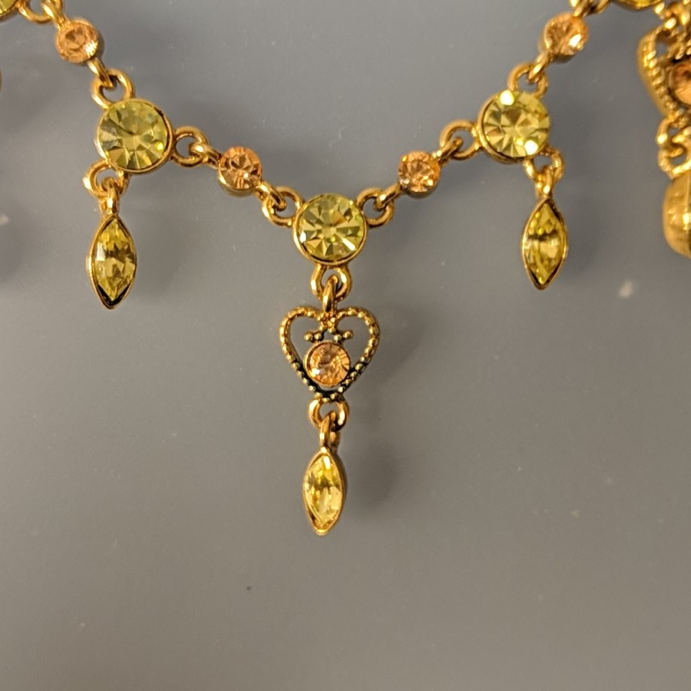 Vintage look Necklace and matching earrings